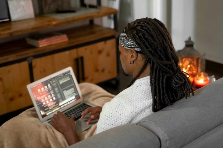 AI tools helping blogger create content faster